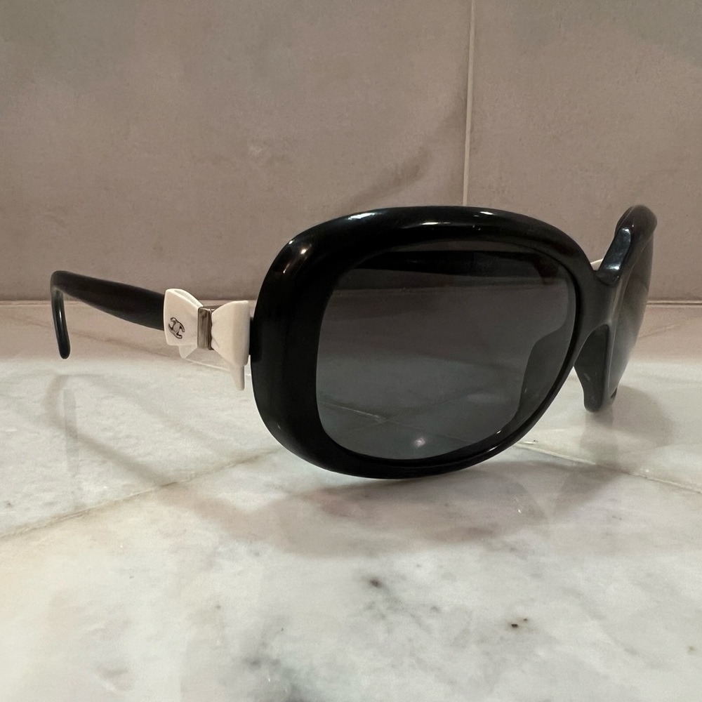 *Vintage* CHANEL (Bow) Sunglasses - Picture 2 of 9